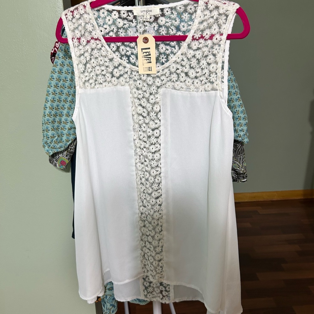 Umgee White Floral Lace Blouse